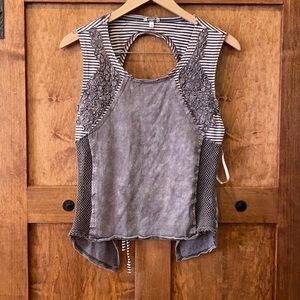 Gimmicks by BKE sleeveless shirt